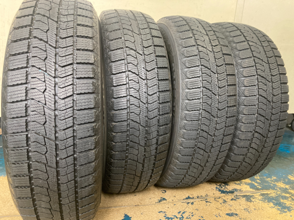 完売)(中古タイヤ)極上品 20年製 ☆175/65R15 84Q TOYO 現行 OBSERVE GIZ2  2本は新品時のイボ、スリット残り9.9～9.5分山 バリ山 4本SET￥34000アクア フィルダー ポルテ キューブ フィット | 仙台市 泉区 泉 タイヤサービス